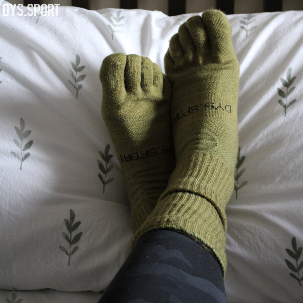 DYS.SPORT Merino Wool Blend Toe Socks | Midweight Hiking Crew Socks for Hiking & Trekking