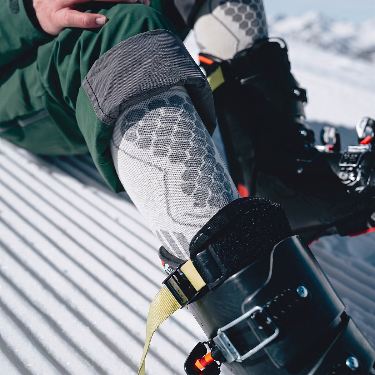 DYS.SPORT Men's Merino Wool Blend Ski Socks | Stretch Snow Socks with Performance Comfort